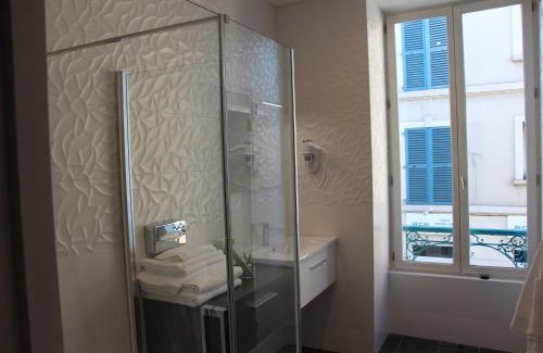 Poissy Hotel | Hôtel L'Esturgeon