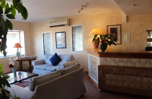 Six-Fours-les-Plages Hotel | Hôtel Le Clos des Pins