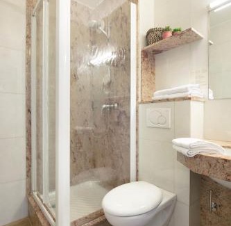 Antibes City Centre Hotel | Hôtel Le Collier