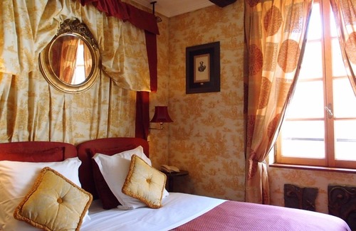 Saint-Laurent-des-Arbres Hotel | Hôtel Le Saint Laurent