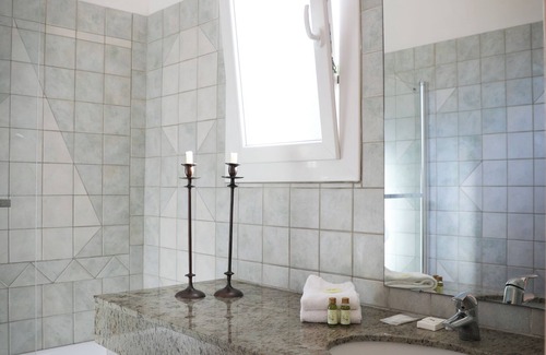 Le Lavandou Hotel | Hôtel Les Flots Bleus