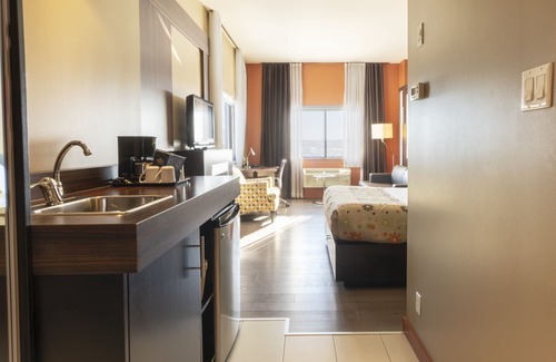 Ste. Foy Hotel | Hôtel Must – Aéroport de Québec par JARO