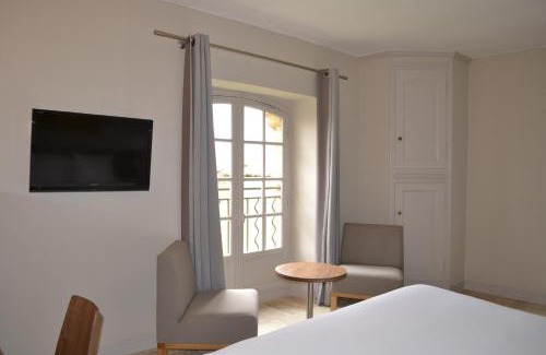 Vers-Pont-du-Gard Hotel | Hôtel & Restaurant de charme - La Bégude Saint-Pierre