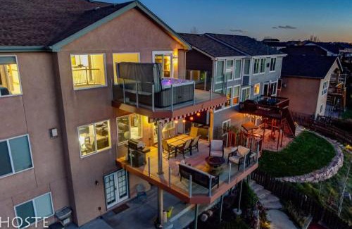 Northeast Colorado Springs House | *H* 5BR Home Getaway w/HOT TUB *