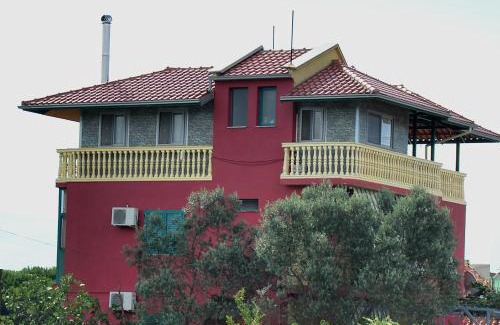 Velipoje House | H and H Guesthouse