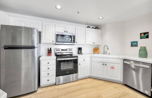 Avalon Condo | H157: Bright Villa, Sweeping Ocean Views, Golf Cart, WIFI