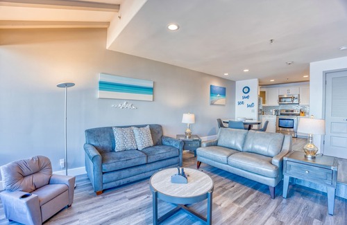 Avalon Condo | H160 - Impeccably Decorated Villa + Panoramic Ocean Views + 6-Seater Golf Cart +
