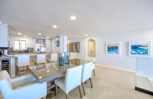 Avalon Condo | H1784: Updated Hamilton Cove Villa, 1840 sqft, Sweeping Views, Golf Cart,9 Steps
