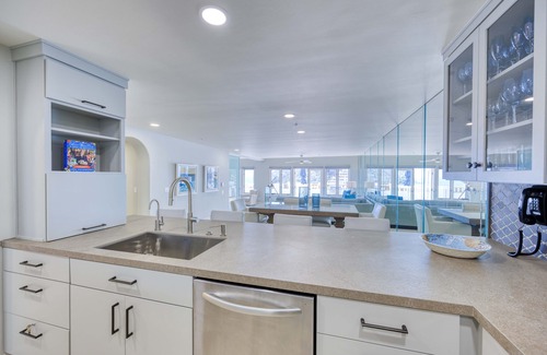 Avalon Condo | H1784: Updated Hamilton Cove Villa, 1840 sqft, Sweeping Views, Golf Cart,9 Steps