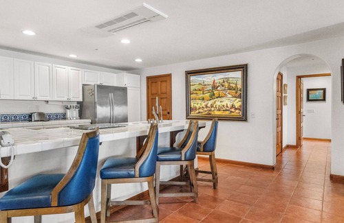 Avalon Condo | H1864: Remodeled 2Br villa, AC, 4-seat cart, OCEAN VIEWS, BBQ