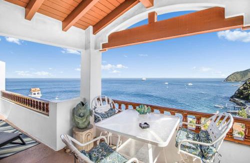 Avalon House | H1872 - Hamilton Cove Villa 18-72