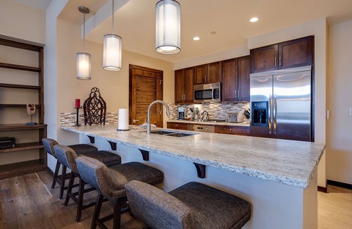 Downtown Steamboat Springs Condo | H204A | Luxury Downtown | Close to Shops | Ski Locker at Base