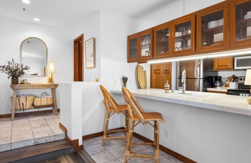 Avalon Condo | H228: Contemporary 1Bd, 2bath Villa + Golf Cart+ Spectacular Views