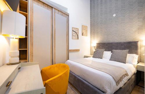 La Merced Apartment | H2M Alamos Duplex, desk, dishwasher, oven, shower