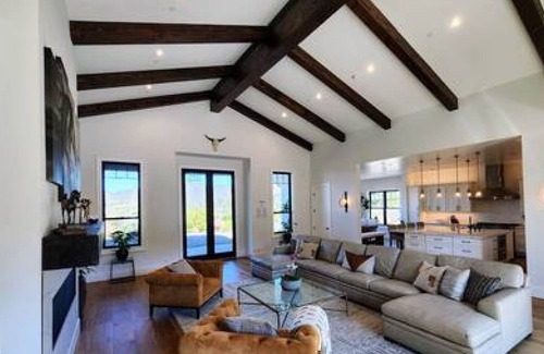 Vista Villa | [H3] New! LUX modern farmhouse 2.2 acres