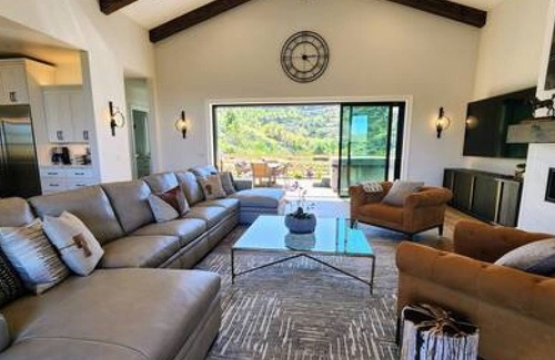 Vista Villa | [H3] New! LUX modern farmhouse 2.2 acres