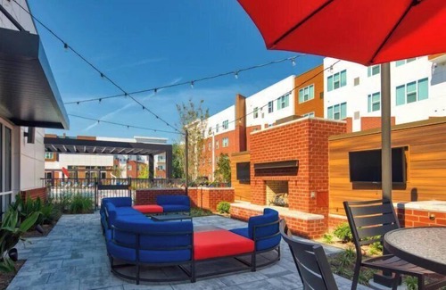 Coliseum Central Apartment | H4N Ellipse Urban | 2Bd Apartment Near Peninsula Town Center