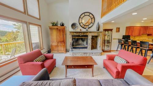 Bretton Woods House | H5 Luxurious StoneHill Townhome with magnificent ski slopes view, hot tub!