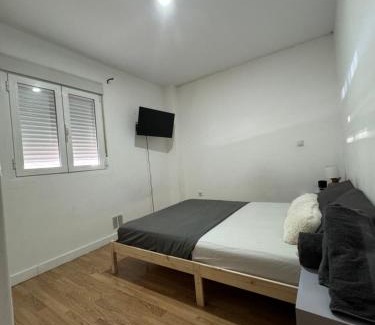 Carabanchel House | Habitación con baño compartido