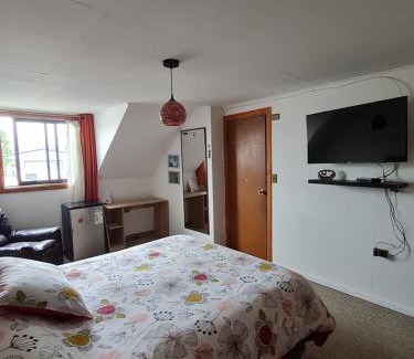 Villarrica House | Habitación con baño privado vista al volcán