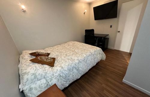 Puerto Montt House | Habitación con cama doble y baño privado N2