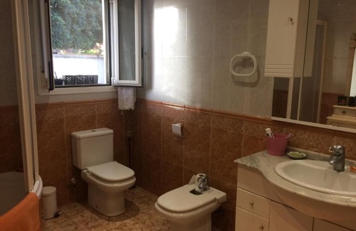 Roquetas de Mar House | Habitación doble 4 línea playa 2 opciones 1 con baño privado y otra con baño compartido