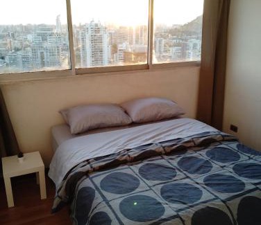 Providencia House | Habitación grande con cama matrimonial en departamento compartido - Providencia