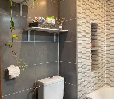 Poligono Norte House | habitacion acogedora con limpieza incluida- buena conexion