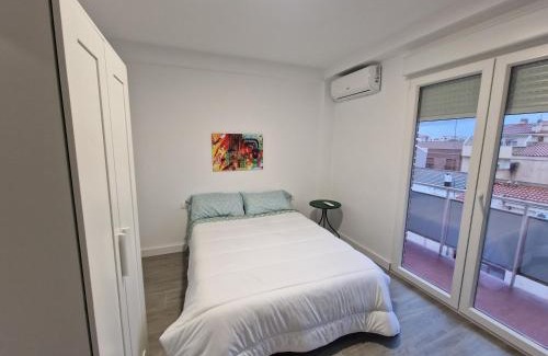 Albacete Bed & Breakfast | Habitacion BNB con balcon Alfarooms