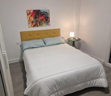 Albacete Bed & Breakfast | Habitacion BNB con balcon Alfarooms