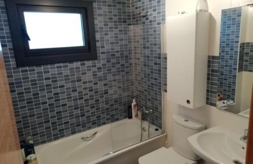 Vigo Apartment | Habitacion en piso compartido y wc compartido cerca de Playa de Samil