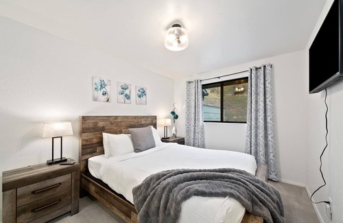 Quail Ridge Condo | #HabitueHome - The Wildrye - 3 bedroom 2 bathroom Foothills Condo