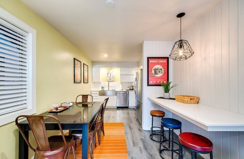 North End Apartment | #Habituehomes - Ninth Street Retreat - King Bed!