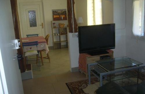 Meynes Apartment | HACIENDITA