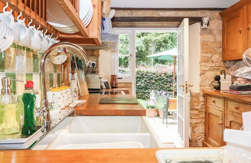 Aston Magna Cottage | HADCROFT COTTAGE, pet friendly, with open fire in Aston Magna