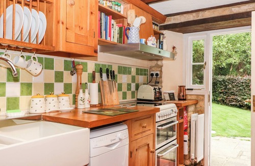 Aston Magna Cottage | HADCROFT COTTAGE, pet friendly, with open fire in Aston Magna