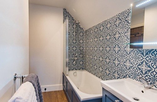 Smarden Cottage | Hadley Cottage - a holiday let that sleeps 6 guests in 3 bedrooms
