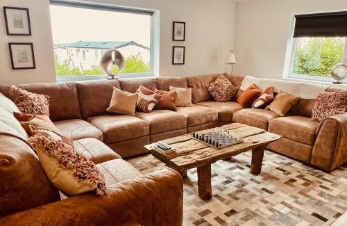 Rhosneigr House | Hafod Heli