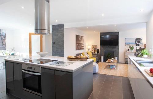 Rhosneigr House | Hafod Heli