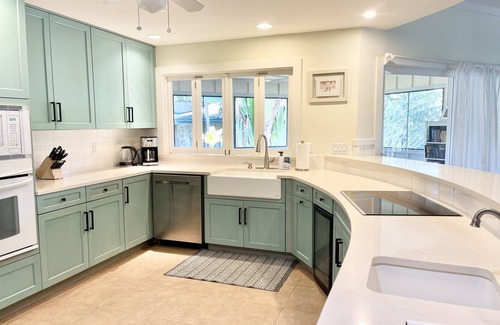 Princeville House | Hale Laniakea ~ 4 BR Modern Island Escape w AC