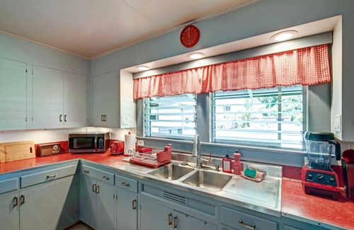 Hilo House | Hale Leilani - Adventure Awaits wAC and Garden