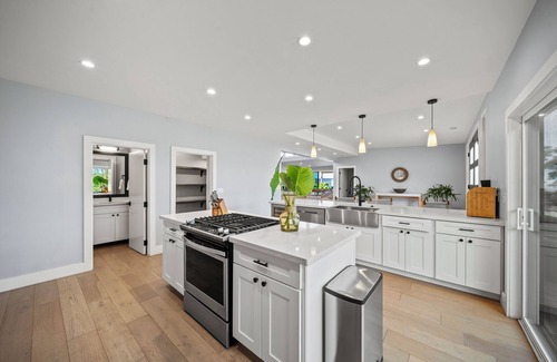 Pupukea House | Hale Mahina: Luxe Remodeled Oceanview Home w/Jacuzzi & Outdoor Shower