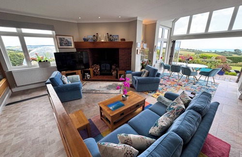 Torquay City Centre House | Halekulani Devon