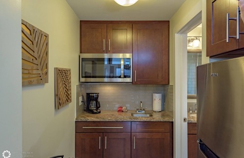 Downtown Apartment | Half block to Duval @ Mango Hideaway -studio apt