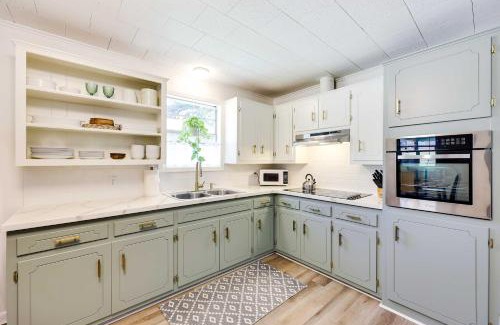 Hot Springs House | Half Mi to Oaklawn Casino Hot Springs Home!