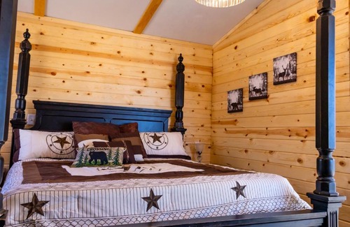 Pinedale Resort | Half Moon Lake Lodge