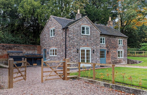 Stone House | Hall Cottage - Two Bedroom House, Sleeps 4
