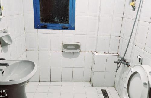 Al Khabaisi Apartment | Hall Men bed Space