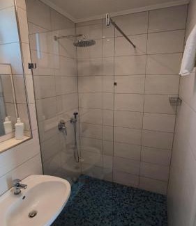 Balatonszabadi Bed & Breakfast | Halzóna