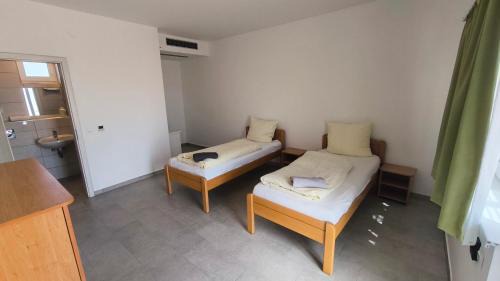 Balatonszabadi Bed & Breakfast | Halzóna